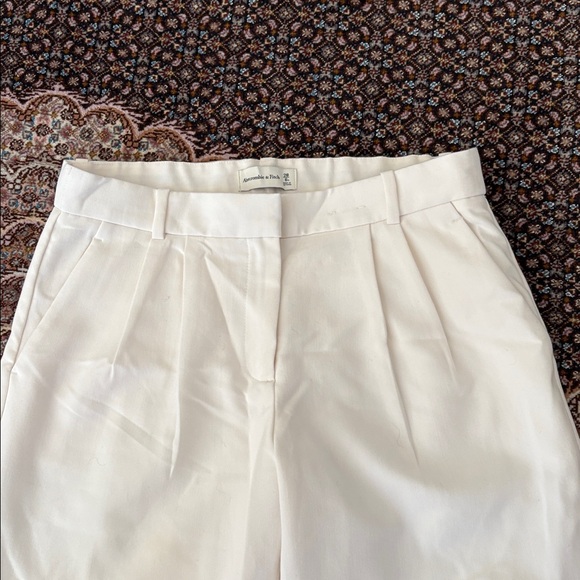 Abercrombie & Fitch Classic White Trousers - Picture 3 of 5